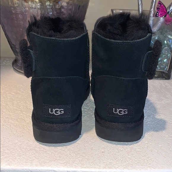 •SOLD• UGG Black Mini Bailey Fluff Buckle - Picture 6 of 11